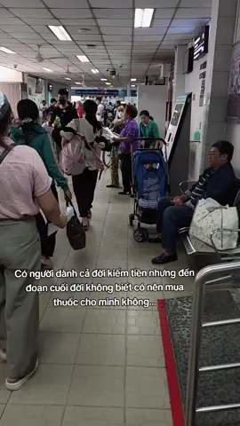 Có người dành cả đời kiếm tiền nhưng đến đoạn cuối đời không biết có nên mua thuốc cho mình không... #hospital #toneofhealth #bvdhydtphcm 