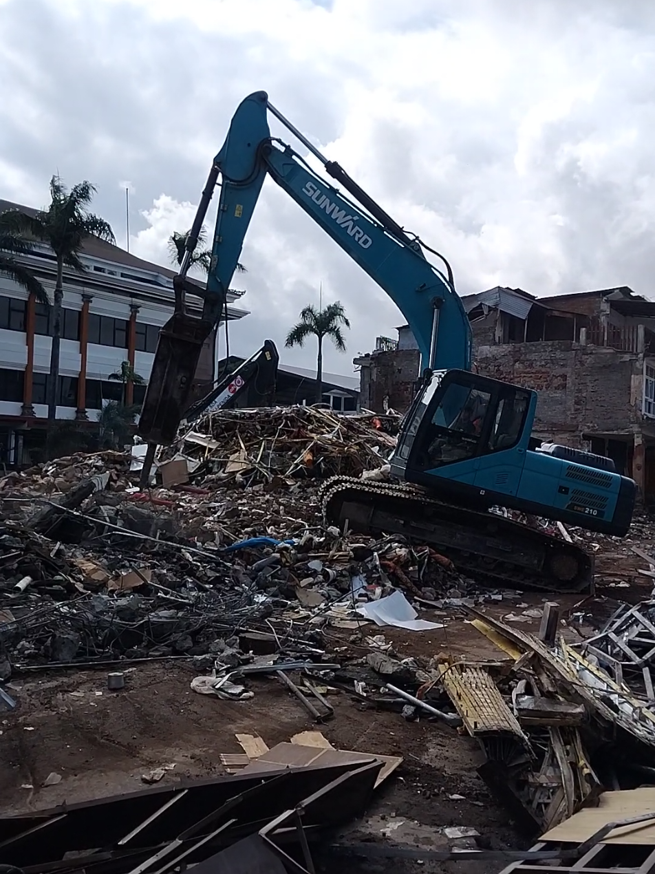 Pasca banjir bandang, Bangun Roboh Tukad Badung DIBONGKAR #Atnews #BangunRoboh #TukadBadung #Dibongkar #Bali