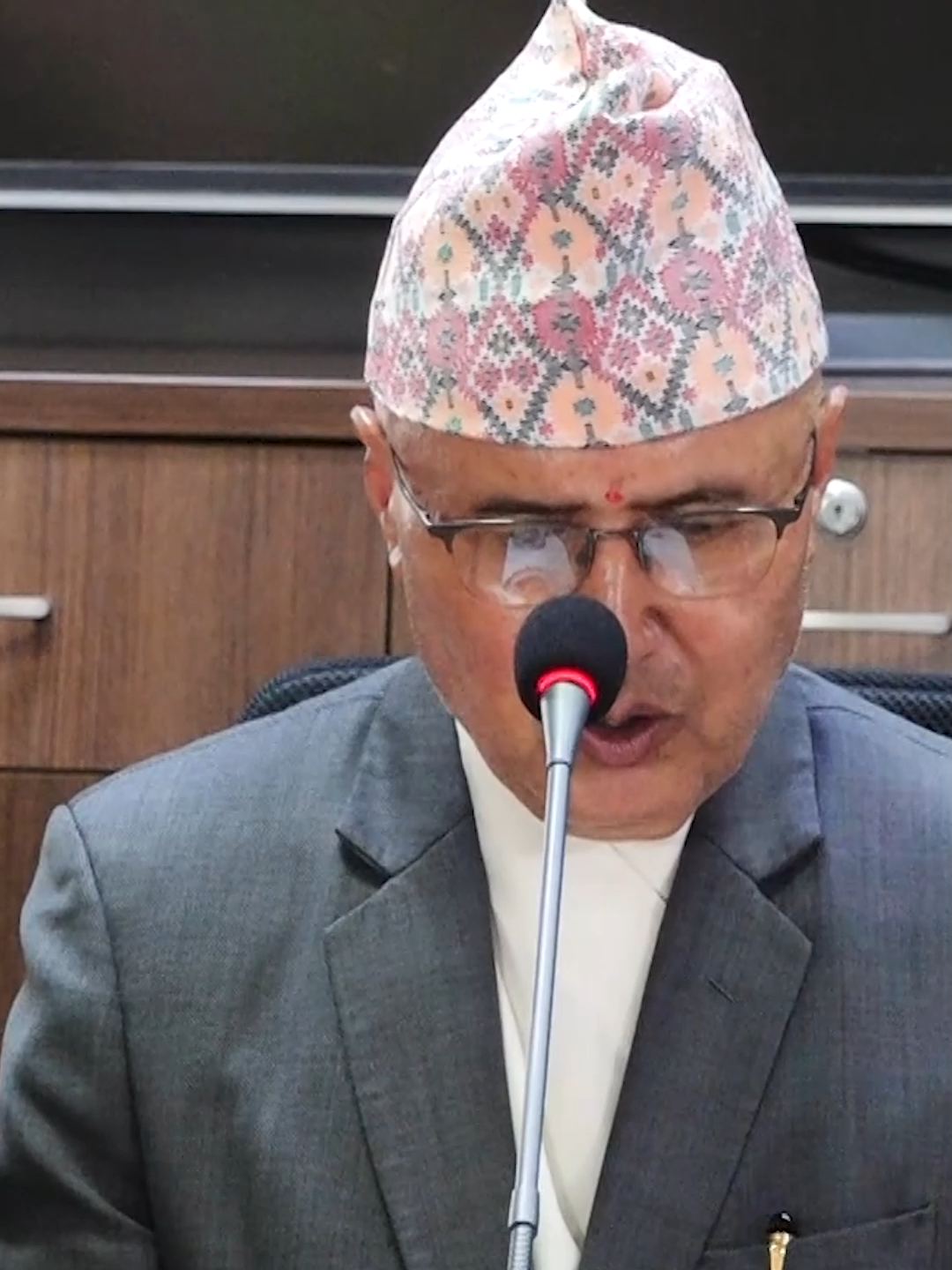 सरकारी गाडी नलिने एकजना सवारी चालक भए पुग्छ:नवनियुक्त अर्थमन्त्री खनाल
