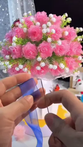 Hướng dẫn làm bình hoa ruy băng trang trí xinh xắn dễ thương dễ làm lắm mn nên trải nghiệm mẫu này nhé!#tiemhoahandmade #huongdanlamhoa #hoahong #hoaruybang #ruybanghandmade 