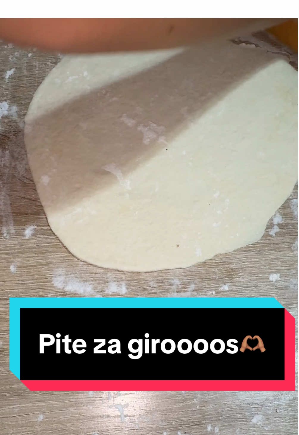 Recept: 160 ml mleka 80 ml vode 50 g svezeg kvasva 1 kasicica secera 320 г brasna 1 kasicica soli Malo ulja  Uziiivajtee🫶🏽#kuvanje #hrana #cook #recept #giros 