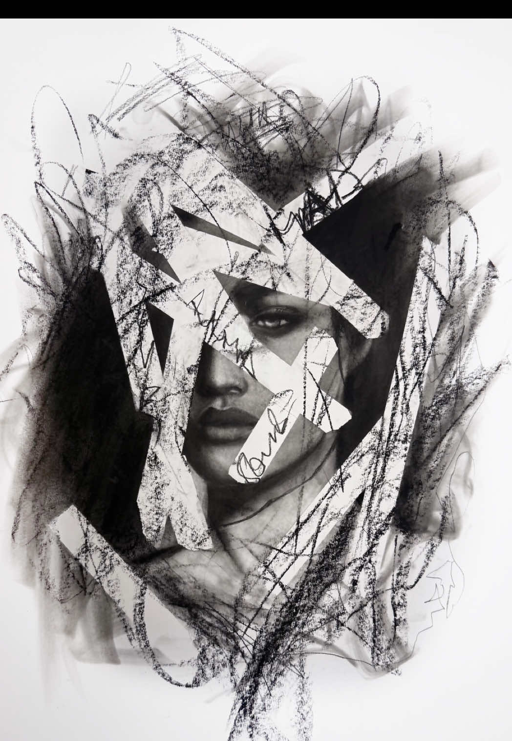 Eco di ciò che è stato ricordo di un istante che sembrava eterno, e la certezza che anche nei frammenti… vive ancora la sua bellezza. . . . #charcoal#art #portrait #drawings #chaos