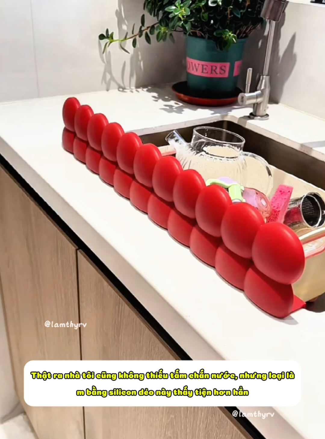 Tấm chắn nước bồn rửa bát #tamchannuoc #tamchannuocbonruachen #lamthyrv #giadungtienich #viral 