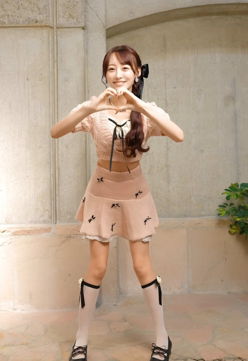 「 #ラブソングに襲われる 」 ピンクニット衣装 全身DANCE ver.🧶💕 #イコールラブ #イコラブ #音嶋莉沙 (@音嶋莉沙 )