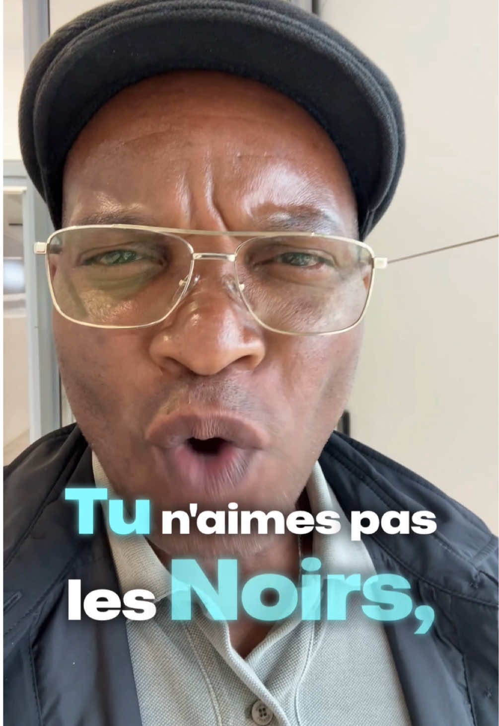 « Regarde bien, petit raciste… ton monde s’éteint, le nôtre commence. » « Assez de tendre la main à ceux qui nous méprisent. Il est temps de bâtir notre économie, de faire briller nos chercheurs, nos artistes, nos étoiles. L’Afrique et sa diaspora ne demandent pas la permission : nous prenons notre place. Et crois-moi, cette fois-ci, personne ne pourra nous arrêter. » #FiertéNoire #UnitéAfricaine #AfroFutur	 #RésistanceNoire	#TuNaimesPasLesNoirsBizarre