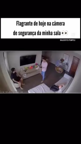Flagrante de hoje na câmera da minha sala 👀