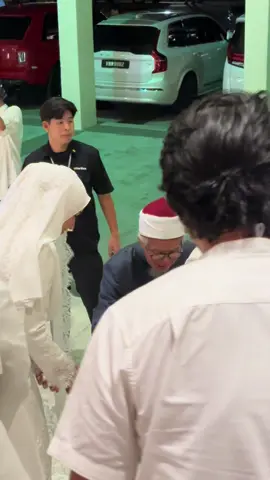 Bekas Menteri Agama, Datuk Seri Dr Zulkifli Mohamad Al-Bakri sempat hadiahkan beberapa buku untuk Fattah & Amira.