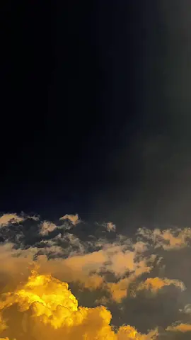أصدق الحب هو الحب الذي لا تعرف سبب حبك له. 