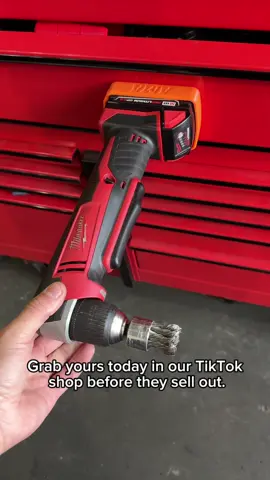 Turn your M18 1.5 & 2.0 into a magnetic beast ⚡ Stick it to toolboxes, lifts, or your truck—always right where you need it. Don’t wait, grab your AMA magnetic battery cover today in our TikTok shop! 🛠️🔥 #TikTokMadeMeBuyIt #ToolTok #JobsiteReady #BatteryHack #FYP