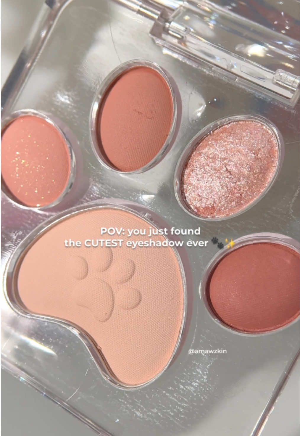 if cuteness had a palette… this would be it! 👀🐾 #eyeshadow #eyeshadowpalette #cutemakeup #eyemakeup #pinkflash 