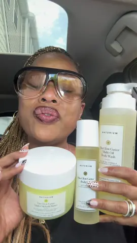 Get the bundle the glow getter set #glowgetterset #naturiumskincare #showertok #blackgirlshowertok 