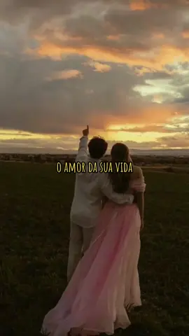 O amor da sua vida nem sempre é aquele pessoa que fica com você, mas é aquela pessoa que de um jeito ou de outro te marca pra sempre.   #casal #mensagensdeamor #amor #reflexao #teamo 