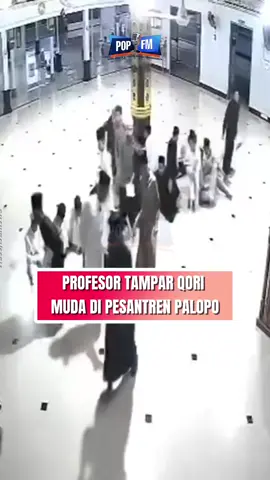 Viral di media sosial pimpinan pondok pesantren inisial Prof S di Kota Palopo, Sulawesi Selatan (Sulsel), menampar seorang santri di masjid gegara tak disalami. Korban yang tak terima melaporkan kejadian tersebut ke pihak kepolisian. Laporan polisi tersebut dibuat oleh korban di Polres Palopo pada Minggu (14/9) sekitar pukul 16.00 Wita. Kasatreskrim Polres Palopo mengatakan kasus penamparan tersebut terjadi di masjid di dalam Pesantren Putra Datok Sulaiman selepas salat subuh di hari yang sama.  Kasatreskrim menjelaskan 'Setelah acara pengajian subuh di masjid pesantren, semua santri salaman dengan terlapor namun korban terlihat oleh terlapor langsung mau keluar masjid tanpa menyalami dan mencium tangan terlapor sehingga terlapor menegur korban.  Terlapor yang juga ketua yayasan di pesantren itu secara tiba-tiba langsung memanggil dan menampar korban. Kasatreskrim mengatakan gelar perkara kasus tersebut akan dilakukan pada Senin (15/9). #popfmindonesia #pesantren #palopo #profesor Source : istimewa