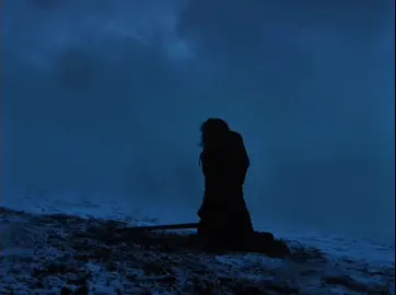 أَشجَاكَ نَوح حَمَائِمِ السِدرِ فَأَهجَنَ مِنكَ بَلَابِلَ الصَدرِ أَم عَزَ نَومكَ ذِكر غَانِيَةٍ أَهدَت إِلَيكَ وَسَاوِسَ الفِكرِ فِي لَيلَةٍ نَامَ الخَلِي بِهَا وَخَلَوت بِالأَحزَانِ وَالفِكرِ#gameofthrones #fyp #team_rav❄️ #jonsnow #got 
