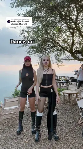 Trả lời @NgThuu ⚡️ chính là nhỏ @Trang Mon dance bar nhảy cuốn ở video ngày xưa đây. Nhỏ lắc hông siêu cuốn mà được cái không nhớ bài . Video kia thì có nhớ hơn rồi mà hoàng hôn lúc này đẹp hơn 😮‍💨#fyp #sandy4198 #xuhuong #viral #danceriktokviral 