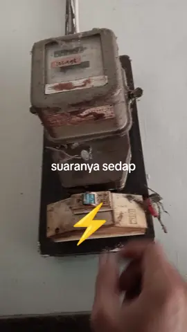 Suaranya ngeri ngeri sedap. tetap hati² dengan listrik. #fyp #listrik #sorotan #foryoupage #tukanglistrik 