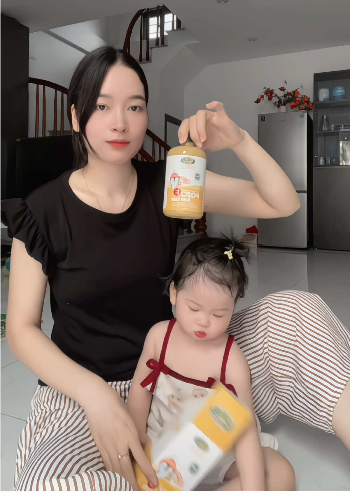 Thời tiết giao mùa nắng mưa thất thường, con dễ ốm, ho mũi sụt sịt nên các mẹ nhớ để ý nhé #fyp #mevabe #mebimsua #nuoccotgung #pozokids 