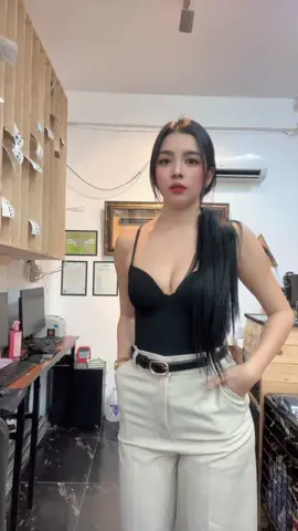 Linen ang fabric nya ang ganda sobrang lightweight nya lang suotin  🥰 nasa baba ang yellow basket 👇🏻🛒🛍️ #classyoutfit #OOTD #trousers #fyp #titaoutfits 