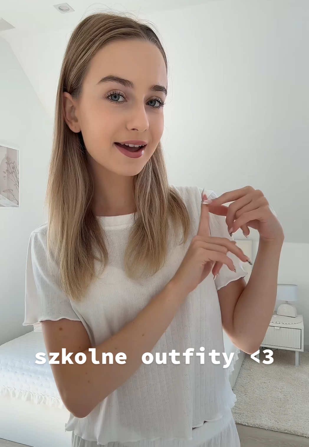 ubierzcie się razem ze mną do szkoły 🏫 part: poniedziałek #grwm #ubierzsiezemna #szkola #falloutfits #OOTD spódnica: stradivarius 01283423003325 bluzka: stradivarius 07091150400010 buty: adidas samba biżuteria: pierścionki pandora, bransoletka tous, apple watch, bransoletka pandora, kolczyki sotho, naszyjnik sotho (do sotho mam kod rabatowy „szkieletonka10”) torebka: longchamp @Stradivarius @adidas @Pandora @TOUS @SOTHOPL @Longchamp 