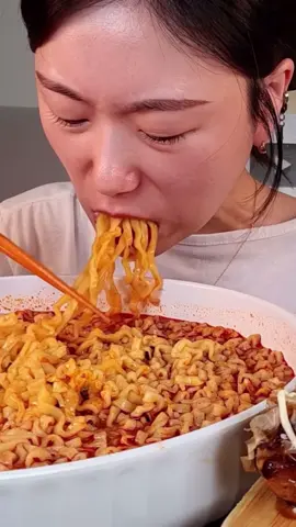 asmr spicy ramen #asmr #asmrmukbang #mukbangeatingshow #mukbangvideo #ramen 