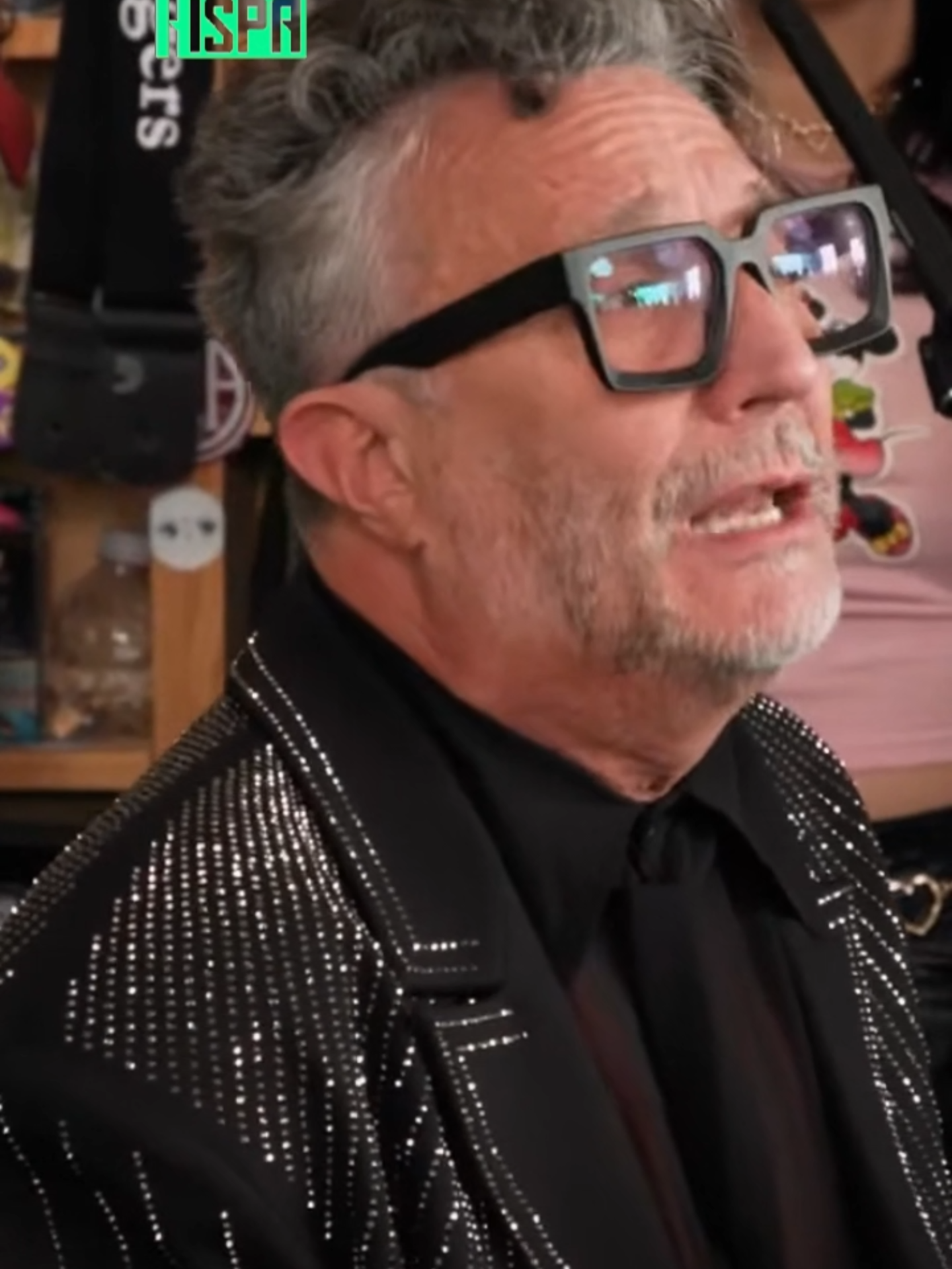 Para arrancar la semana con unos clásicos  Se estrenó el Tiny Desk de Fito Páez y las canciones elegidas son cine. “Mariposa Tecknicolor”, “A Rodar Mi Vida” y “Sale el Sol” son algunos de los hitazos que ya tienen una nueva versión. #fitopaez #fitopaezmusica #tinydesk