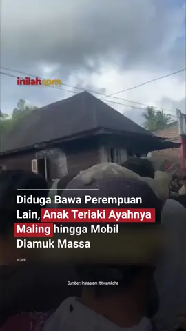 Beredar video menghebohkan terjadi di Desa Duku Ulu, Curup Timur, Rejang Lebong, Bengkulu, pada Minggu (14/9/2025) sore. Tampak satu unit mobil diamuk warga setelah mendengar teriakan “maling” dan “tabrak lari”. Menurut informasi yang dihimpun, pengemudi mobil yang diketahui bernama BM, bersama tiga penumpang perempuan, yakni AZ, MI, dan AY, sedang dalam perjalanan menuju pasar. Kericuhan bermula saat BM berpapasan dengan anaknya sendiri, DI, di kawasan Danau Bermanei atau Talang Kering, Kecamatan Curup Utara. Sang anak langsung berteriak “maling” dan “tabrak lari”. Akibat amukan massa, mobil yang dikemudikan BM mengalami kerusakan parah, termasuk kaca belakang yang pecah dan beberapa bagian lainnya rusak. Polisi yang datang ke lokasi langsung mengamankan kendaraan dan membawa pengemudi beserta penumpangnya ke Mapolres Rejang Lebong. Dipastikan mobil tersebut sama sekali tidak terlibat dalam kasus pencurian maupun tabrak lari. - Selengkapnya kunjungi website dengan klik link di bio atau download aplikasi di AppStore dan Google Play Store. #InilahNews #DesaDukuUlu #CurupTimur #RejangLebong #Bengkulu    
