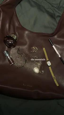 🤎 @stevemadden @makeupbymario @MERIT Beauty @fossil @YSL Beauty @Amazon Beauty #accessories #esstenials #whatsinmybag #fyp #fall 