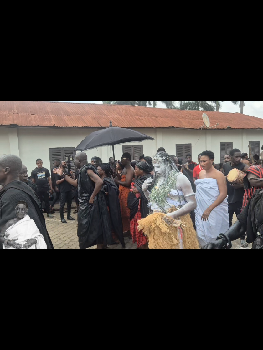 Traditional priests and priestesses perform sacred rites at the Dote Yie of Asantehemaa #LuvUpdates #asantehemaa #funeral #Alegendgoeshome #fyp 