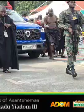 🌹 Lady Julia [wife of Asantehene] gracefully makes her way to the grounds of Asantehemaa Nana Konadu Yiadom III’s Dote Yie - Day 1, adding elegance and poise to the royal celebration. 👑✨ #NhyiraNews #AdomTV #DoteYie #ManhyiaPalace #AsantehemaaDoteYie #Amammere