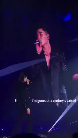 หลังจากฟังเพลงรักฉบับปภว พอกลับไปฟังเพลงรักออริจินอลก็เห็นเป็นแต่หน้าปภวอะ #pondphuwin #ปอนด์ภูวินทร์ #ppnaravit #phuwintang #lolfanfest2025 
