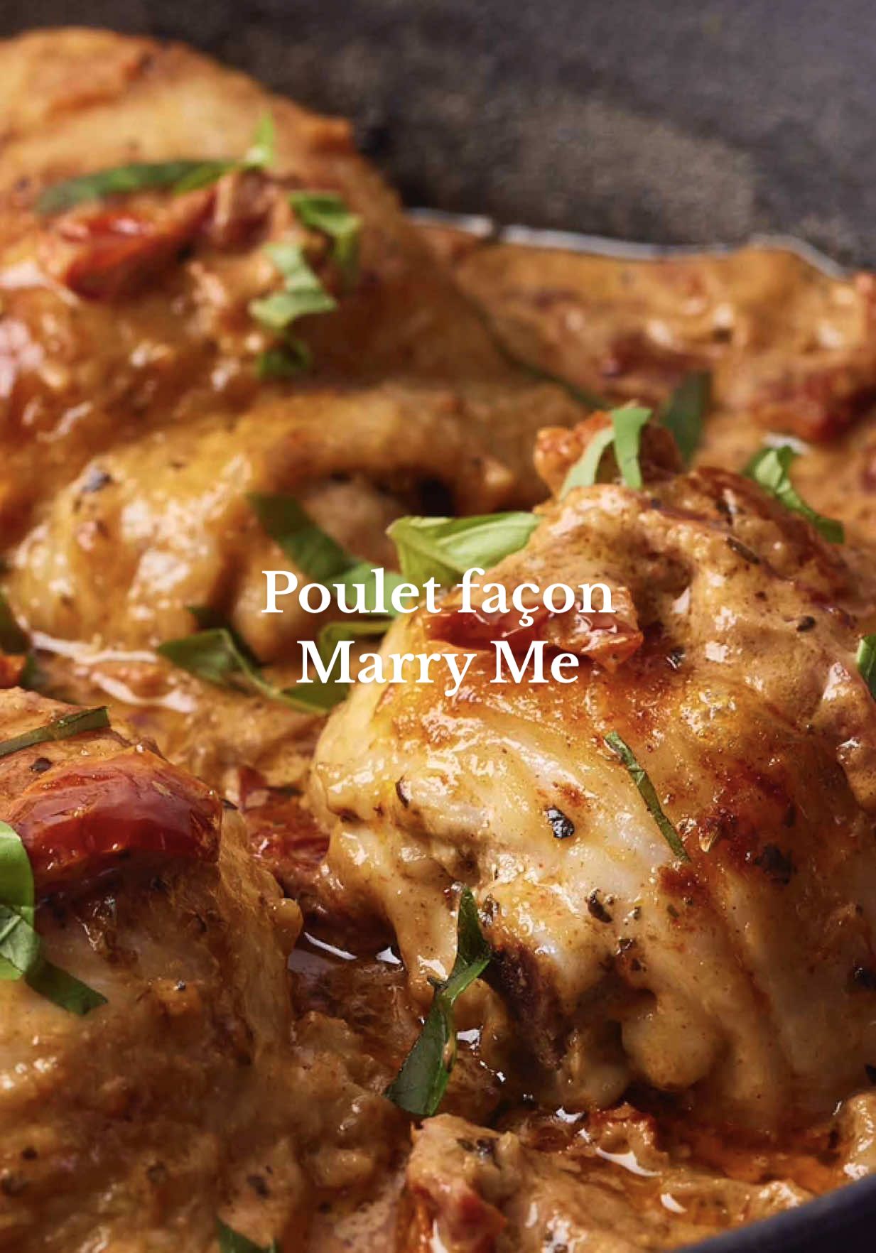 Vous pensez qu’elle va m’épouser ?! 👀💍 Une recette qui va faire tomber n'importe qui amoureux de toi, promis c'est comme ça que je l'ai séduite 😋 Pour réaliser cette recette tu auras besoin de : Cuisses de poulet de poule 🍗  Farine de blé 💸 Crème fleurette 🥛  Aïe 🧄  Beurre breton 🧈  Bouillon de poulette 🐔  Parmesan d’Italie ou Grana Padano si t’es fauché(e) 🧀  Tomates desséchées 🍅  Ail en poudre / paprika / Thym / Piment en flocons 🌶️  Sel/poivre (si t’aimes pas t’en mets pas) 🧂 Persil ou coriandre ou basilic 🌿  Recette complète disponible dans mon livre de 60 recettes 📕 (lien dans ma bio)  Bon appétit les amis 🫶