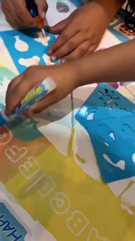 Tapete Mágico que desenha com Água e Apaga Sozinho 💦 É o Presente perfeito para o Dia das crianças 🤌🏻🥹 Só clicar no cestinho Abaixo e Garantir já o Seu com Frete Grátis 🆓  #tapetemagico#tapetedeagua#crianca#diadascrianças#presenteideal