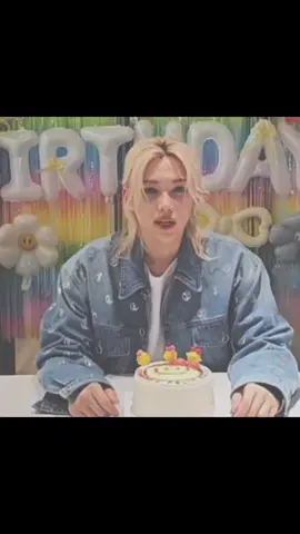 #FELIX : happy birthday again to my cutie, i love u sm Lixie, I hope to be by your side on your next birthdays, it’s my first, but Ik it’s not the only one ❤️‍🩹 ll #parati #viral #birthday #fby ll @Stray Kids @charli d’amelio 
