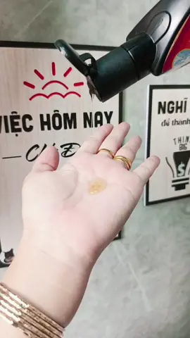 Dầu gội thiên nhiên – An toàn cho bé 👶 Bạn đang tìm kiếm một loại dầu gội dịu nhẹ, không hóa chất mạnh, vừa giúp sạch gàu, giảm rụng tóc lại đủ an toàn cho trẻ nhỏ dùng chung? 👉Dầu gội Cao Bồ Kết Thorakao 250ml chính là lựa chọn lý tưởng cho cả gia đình của bạn. ✨ Vì sao mẹ yên tâm, bé cũng thích?  🌰 Cao bồ kết thiên nhiên: Làm sạch da đầu nhẹ nhàng, giảm gàu và rụng tóc mà không gây kích ứng.  🍃 Không chứa paraben – không chất tẩy mạnh: Dịu nhẹ với da đầu nhạy cảm, phù hợp cho bé đang trong giai đoạn thay tóc.  💧 Tóc mềm mượt, thơm nhẹ hương thảo mộc: Không cay mắt, không gây rối tóc – mẹ dễ gội, bé dễ chịu! 👉️  Một mái tóc sạch và khỏe là món quà bình dị mẹ dành cho con mỗi ngày. Mẹ yên tâm, bé dễ chịu – đặt mua ngay để cả nhà cùng dùng! #daugoitocboketthorakao #Thorakao 
