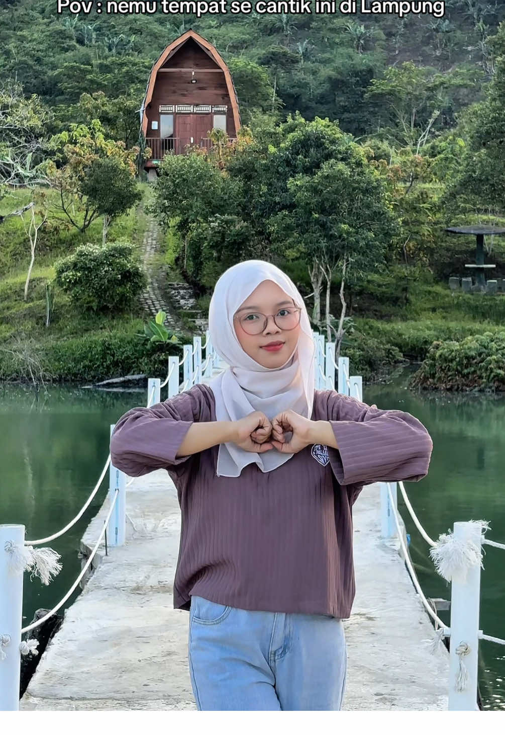 Cantik bgttt tempatnya🥺😍 cocok bgt gasi buat prawed😭🧏🏻‍♀️ trus pake perahu gt😭😭 #danau #lampung #prawedding #tanggamus #hiddengems 