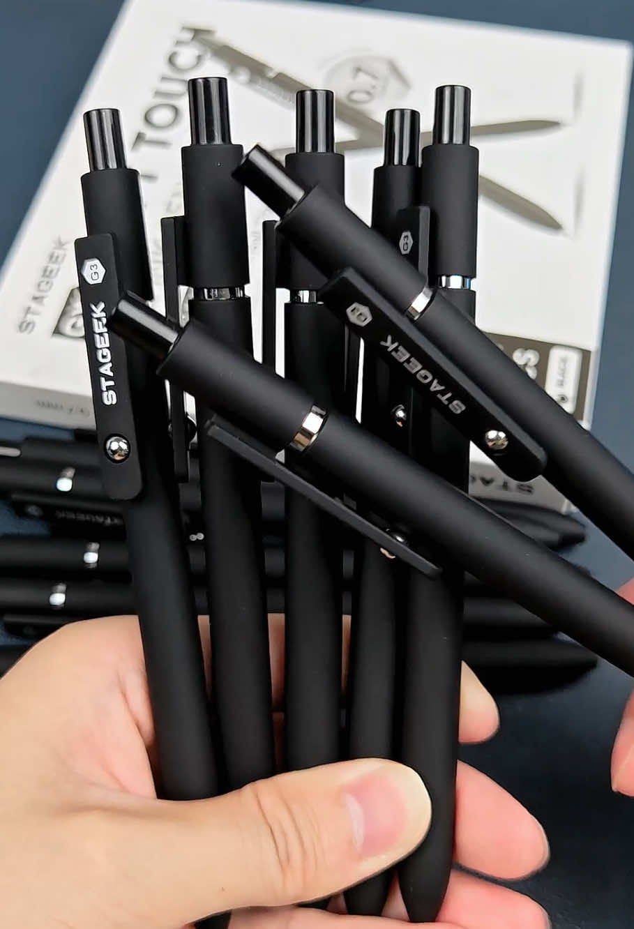 I love these gel pens! 🙌🏻🤩I love how these gel pens write!#pens #nursepens #gelinkpen #pen #tiktokshop  