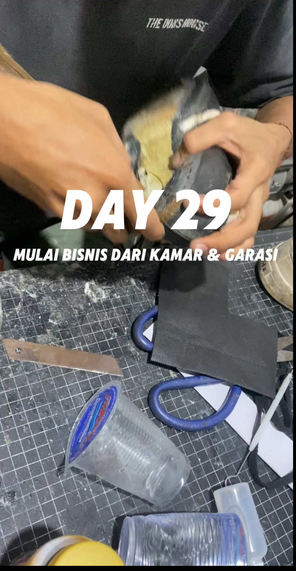 Day 29 - kalian user sepatu adidas juga? #belajarbisnis #bisnisdarirumah #ceritausaha #reparasisepatu #cucisepatubandarlampung 
