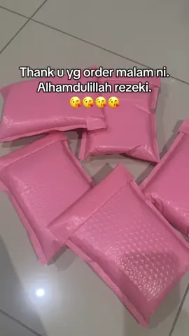 Alhamdulillah. Terima kasih semua yang oder. Yang lain pon boleh grab jugak 🥰🥰🥰 #lipmatte #rezeki #ordernow 