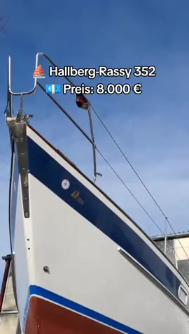 ⛵️ Hallberg-Rassy 352 – nur 8.000 €! Ein echter Klassiker aus Schweden, gebaut für lange Seereisen und weltweite Abenteuer. Mit starkem Rumpf von Enderlein, Mittelcockpit für mehr Sicherheit und edlem Mahagoni-Interieur. 🌊✨ Das Teakdeck ist in gutem Zustand, das Boot segelbereit – einsteigen, Segel setzen und losfahren. #Segelboot #YachtVerkauf #HallbergRassy #Bootsliebe #Travemünde 