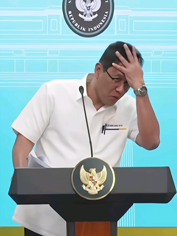 Gebrakan Menkeu Purbaya!! Dirut Bank Pusing diguyur 200T😁 Menteri Keuangan, Purbaya Yudhi Sadewa, memastikan uang sebesar 200 triliun rupiah telah tersalurkan ke lima bank plat merah pada Jumat lalu. Purbaya menduga para direktur bank pasti pusing untuk menyalurkan dana. Meski demikian, ia optimistis kebijakan ini akan berdampak positif bagi ekonomi Indonesia. #prabowogemoy #presidenprabowo #purbayayudhisadewa #menkeu #fyp 