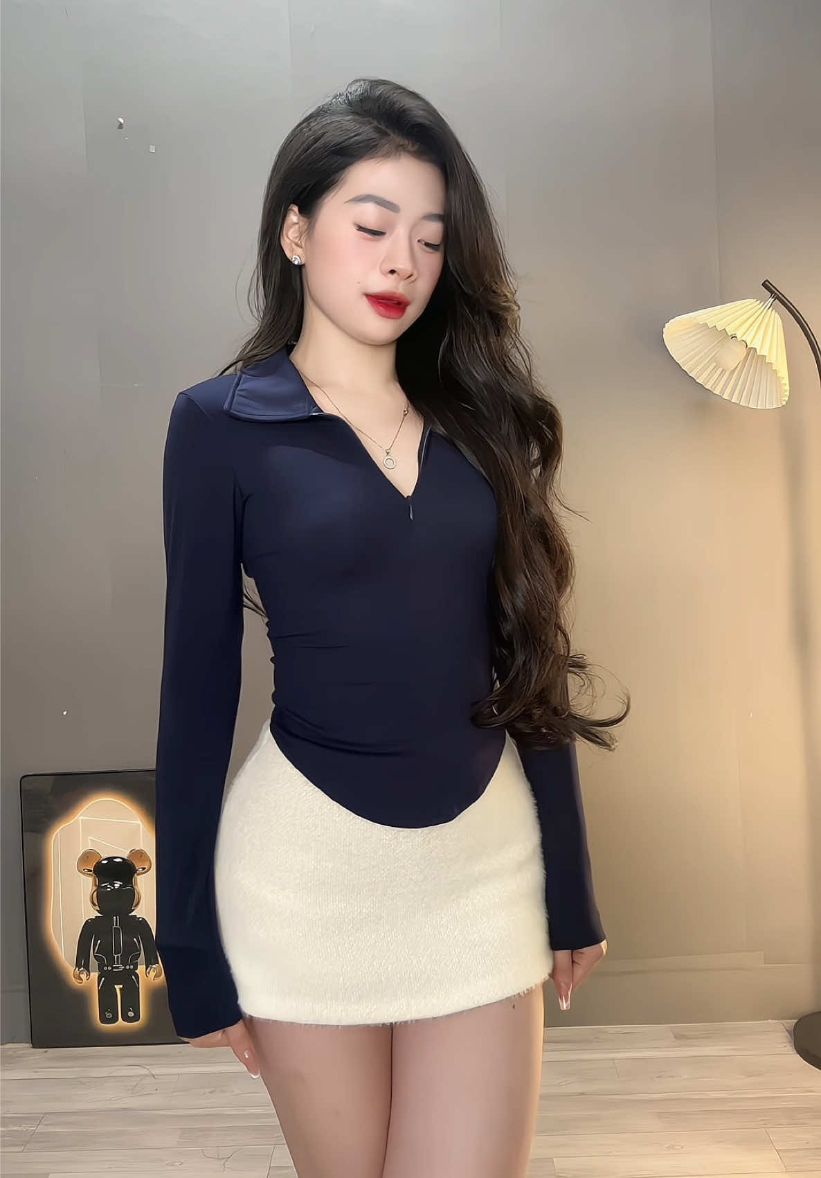 Nguyên 1 set áo chân váy nhà DAZZI. Đồ nhà DAZZI k có 1 cái nào có thể chê được từ chất đến đường kim mũi chỉ 