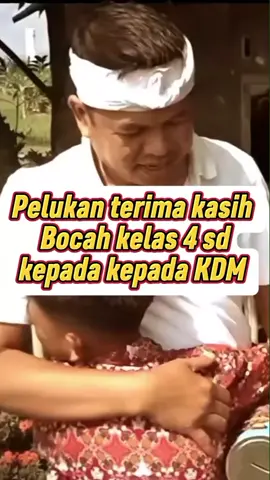 pelukan terima kasih bocah kelas 4 sd kepada KDM #dedimulyaditerbaru2025hariini  #MLBBNEXT2025  #SeasonsEndGiveaway 