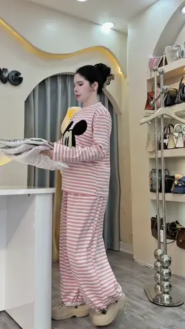 #xuhuongtiktok #trending #thoitrangnu #moingaymotoutfit #xuhuong 