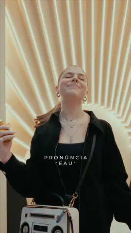 Ô”, “ó”, “iu”? 🤔 Descobrimos que pronunciar eau é quase tão desafiador quanto escolher só uma aura pra chamar de sua. 😅✨🪷 #AuraBeauty #EDTAura