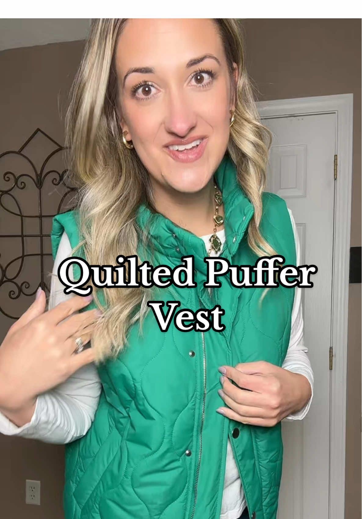Love the FIT-but y’all I’m obsessed with this green! 😍 #puffervest #puffer #fallfashion #winterfashion #womensfashion 