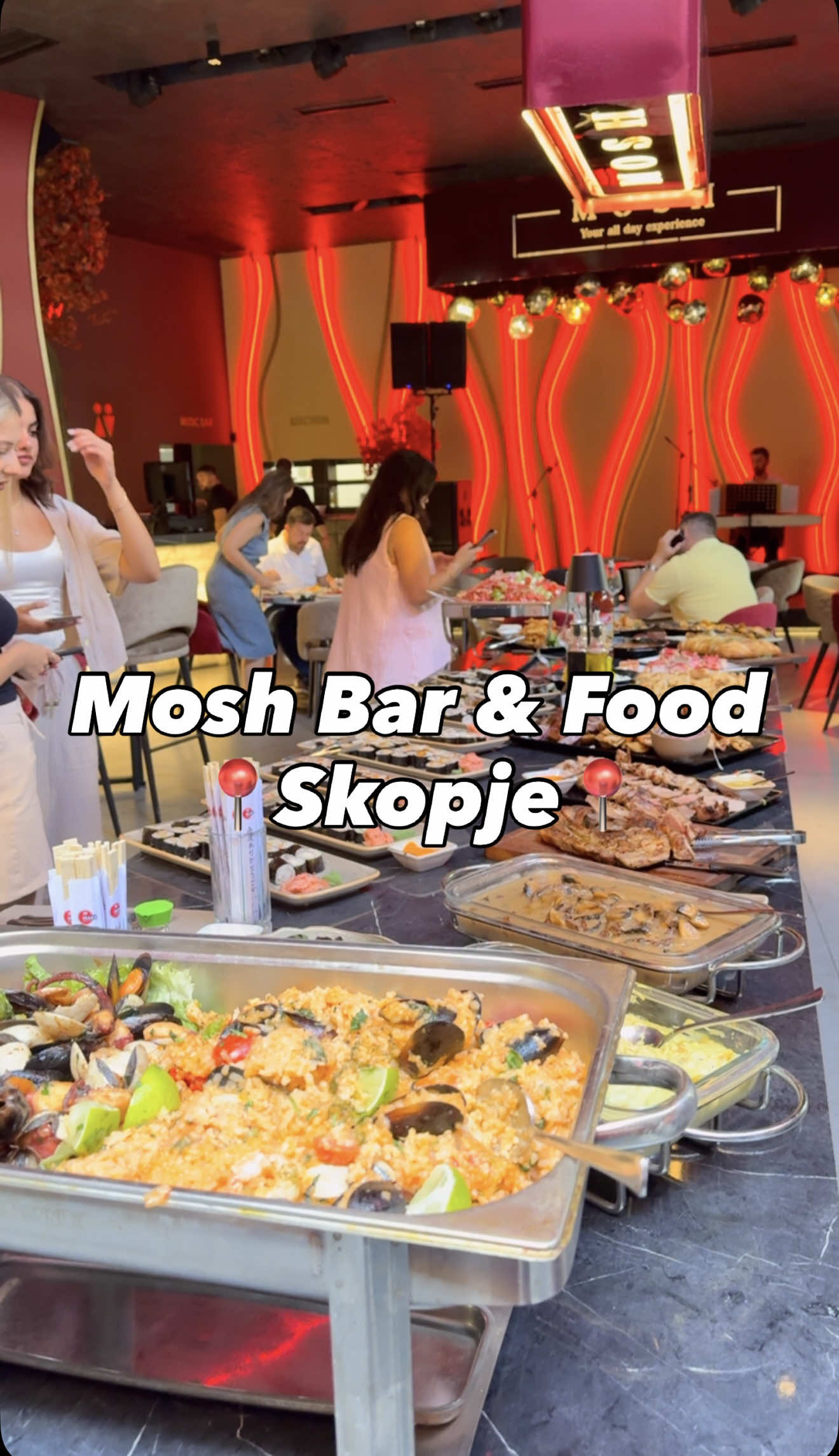 New Brunch concept in @moshbarfood 💫 Location: 📍Skopje📍 Присуствуваме на гастрономско уживање за 800 денари од лице на Sunday Brunch Buffet во Mosh и воедно ви го претставуваме нивниот обновен ресторански концепт.  Од сега, секоја недела од 14:00 часот по лице, можете и вие да бидете дел од богатата, разновидна и вкусна Brunch маса во Mosh. Ајде да видиме што се најде на нашиот избор – нормално, пробавме од сè и направивме супер баланс на вкусови. - Првата чинија: резервирана за паеља со морски плодови и омиленото суши во неколку варијанти. - Втората комбинација: фокача сендвич, печурки, печени компири во доматен сос, а за прв пат на Brunch масата – парче од зреен Tomahawk стек и свинско филе. - Третиот избор: BBQ делот – совршено подготвена плескавица, стек, пилешко во кари сос и топла фокача со маслиново масло и рузмарин. Final touch на оваа дегустација беше освежувачки Аперол – секогаш совршен спој со ваков вид на храна. - За крај: Sunday Brunch во Mosh не е само оброк, туку цело искуство – комбинација од вкусна храна, убав амбиент и дружба што го прават неделниот ден посебен #brunch#buffet#tastyfood#foryoupage #skopje🇲🇰 