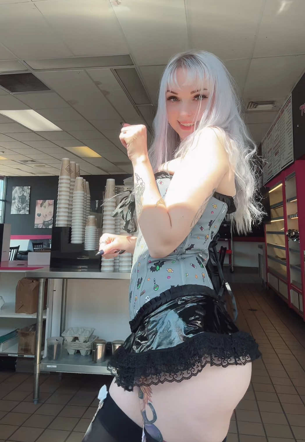 Did my milkshakes bring you to my farm? 👀 #trend #OOTD #dance #barista 