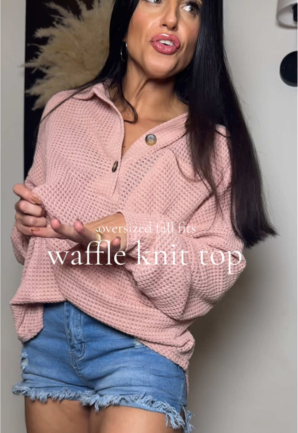 light waffle knit top that looks so good with denim shorts, jeans, or leggings @Evaless_official #waffleknit #oversizedshirt #fallfashiontrends #tiktokshopcreatorpicks #tiktokshoprestock 