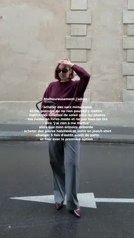 Malheureusement j’adore : - acheter des sacs minuscules et me plaindre de ne rien pouvoir y mettre  - mettre des lunettes de soleil pour les photos  - me ruiner en livres mode et ne pas tous les lire - dire “j’ai rien à me mettre” alors que mon armoire déborde  - acheter des pièces habillées et sortir en jean/t-shirt - changer 5 fois d’outfit avant de sortir et finir avec la première option #fashiontiktok #malheuresementjadore 