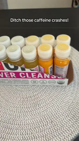 Ginger tumeric shot to help debloat and reduce caffeine crashes! #tumeric #ginger #shot #energy 